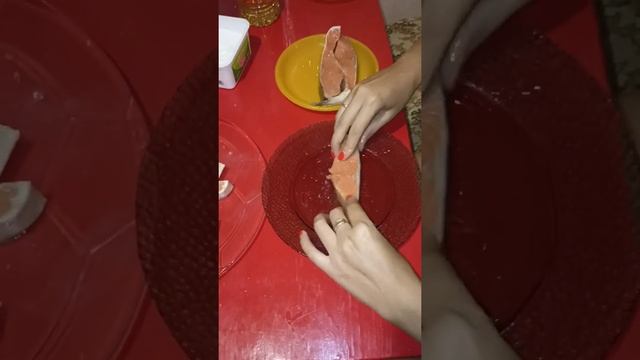 Красная рыба, маринад перед жаркой. смотреть онлайн