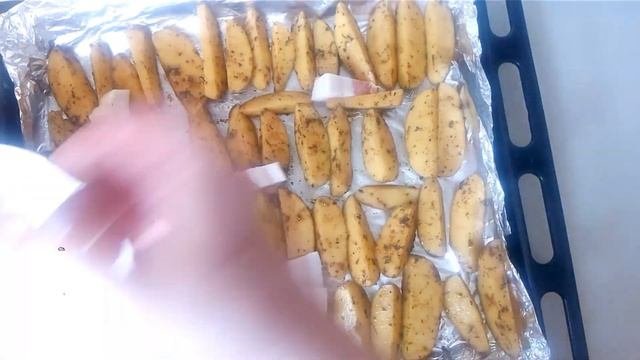 #Картошка По Деревенски с беконом запеченная в духовке .