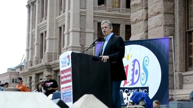 Austin Mayor Steve Adler speaking about Community Schools at Save Texas Schools Rally смотреть онлайн