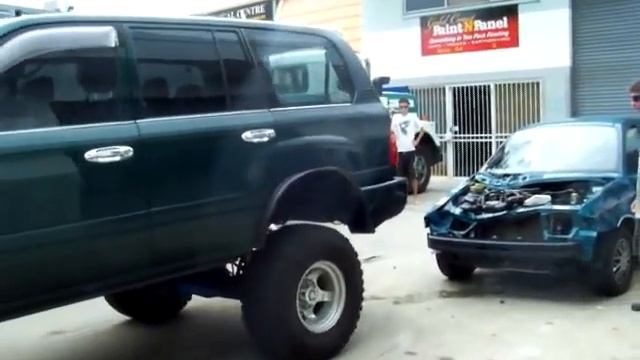 Petes Toyota Landcruiser 105 vs ford fiesta rear 1 смотреть онлайн