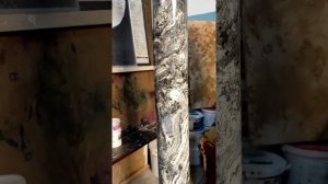 Вариант декоративного оформления колонн, труб и даже "стояков"!