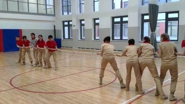 Команда МАОУ Школа 33 противостоит команде  лицея (Балашиха)
