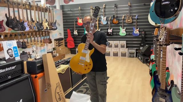 Unboxing chitarra elettrica CORT CR200 смотреть онлайн