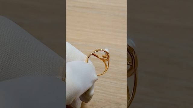 Золотое кольцо с жемчугом #ювелирныеукрашения #золото #кольцо смотреть онлайн
