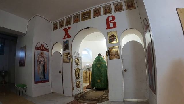 Дорогие братья сестры! Божественная служба в храме Святой Троицы смотреть онлайн