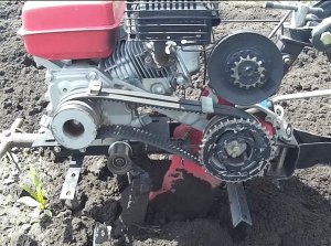 Фрезеруем культивируем мотоблоком.