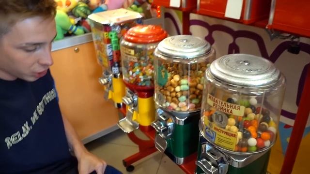 КАК ДОСТАТЬ ВСЕ ЖВАЧКИ ИЗ АВТОМАТА!! ВЛАДЕЛЕЦ В ШОКЕ!!! / Пушер смотреть онлайн