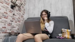 ЖИВУ С ПАРНЕМ! Наше утро, игры, готовка / ВЛОГ