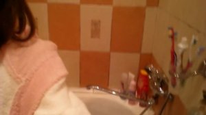 Вызов принят: облить себя холодной водой в халате