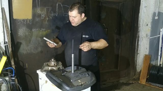 Гаражный стул из металлолома.