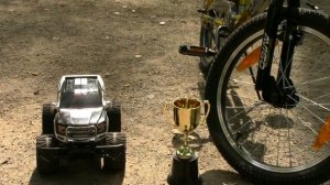 Монстер Трак против велосипеда / Monster Truck Vs Bike