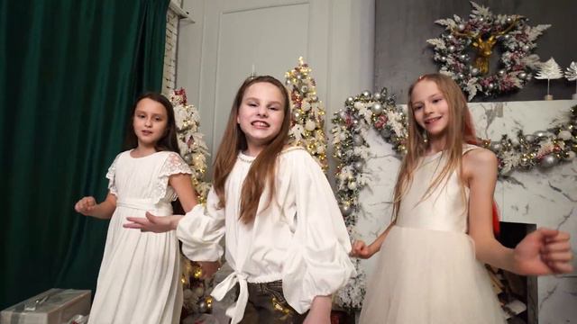 "Новый год идёт!" автор и исполнитель Артамонова Анастасия. смотреть онлайн