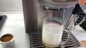 Кофеварка Bork C700  вспенивание молока