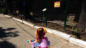 Ксения и Арина - веселая история для детей в зоопарке Спасаем игрушки