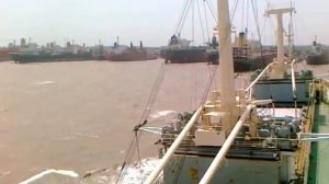 Выброс судна на берег в Аланг