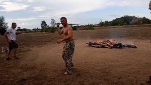 Тренировка ловкости с нагайкой