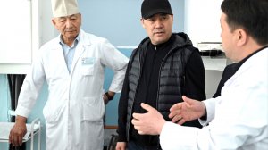 Садыр Жапаров посетил детский реабилитационный центр «Ак-Суу» в Караколе