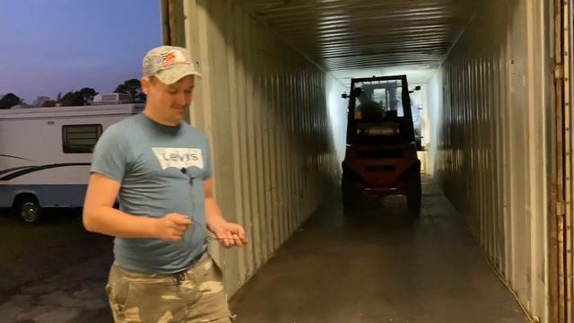 КАК ГРУЗЯТ АВТОМОБИЛИ В КОНТЕЙНЕР В АМЕРИКЕ ПОСЛЕ ПРОДАЖИ В РОССИЮ. ЗАКАЗ АВТО ИЗ США. СНИМАЛ САМ)) смотреть онлайн