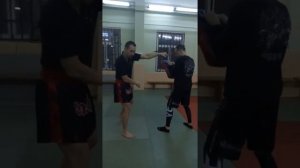 Как пробить ногой в печень. Мидл кик под джеб