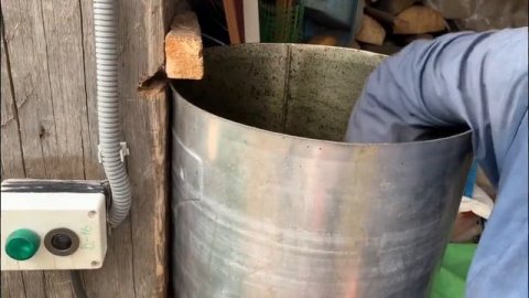 ИЗМЕЛЬЧИТЕЛЬ для травы своими руками/Траворезка/Дробилка