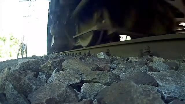 Товарный поезд промчался смотреть онлайн