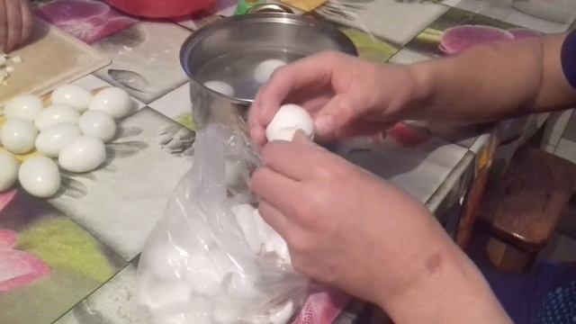 Как чистить вареные яйца смотреть онлайн