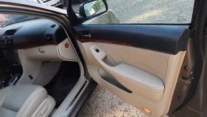 Тойота авенсис 2005год