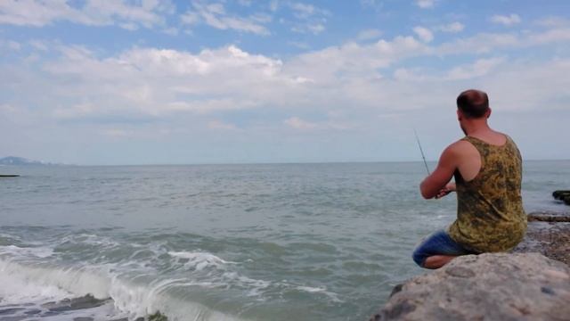 Ловлю легким спининнгом с берега на черном море. Сочи-Адлер.