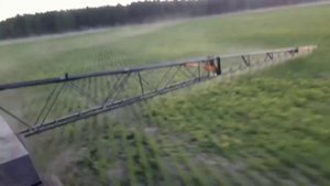 Самоходный опрыскиватель Туман -2 пархает как бабочка, работает за троих.