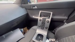 HOW TO REMOVE THE WATERFALL CONSOLE IN A VOLVO S40 ,C30 , V50 + WRAPPING IT GLOSS BLACK !