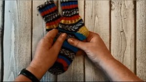 Детские вязаные носочки из пряжи Ализе