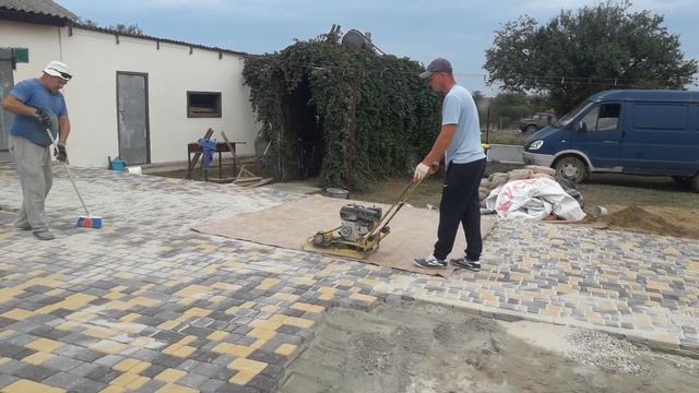 Как правило утрамбовать плитку.НКСтрой смотреть онлайн