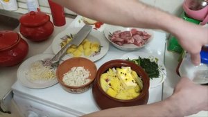 Нога индейки в горшочке суп в духовке