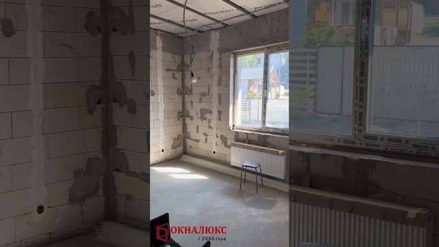 Дом в профиле Rehau Grazio с внешней ламинацией под темный дуб с пленкой Renolit.