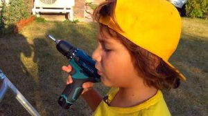 Камиль НЕ РАЗРЕШАЕТ Аминке Прыгать на Батуте! Для Детей kids children