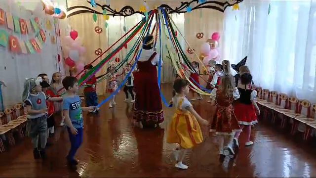 "Закружились карусели" музыкальная игра в старшей группе ДОУ.Масленица-2024 год. смотреть онлайн