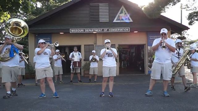 Brass and Sass - Beauty and a Beat смотреть онлайн