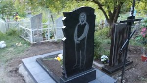 Фото и цена на гранитные памятники на могилу Унгены Бельцы