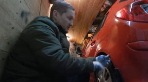 Регулировка зазоров между крылом и бампером,работы по электрике.