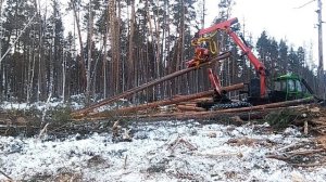 Валочно-трелёвочно-погрузочная машина