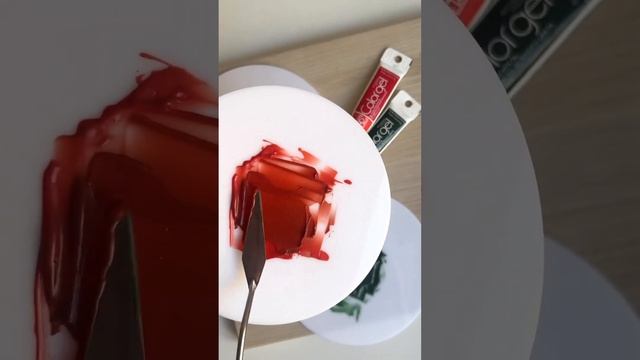 Как кондитеру смешать бордовый цвет для крема на бенто торт