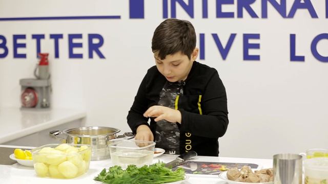 Детки на кухне!