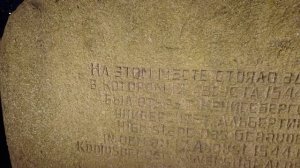 Могила Канта и памятник Герцогу Альбрехту на острове в Калининграде