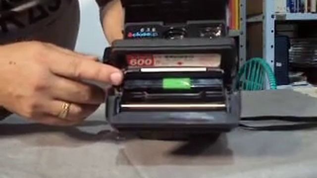 MÁQUINA FOTOGRÁFICA ANALÓGICA POLAROID 636 CLOSE UP смотреть онлайн