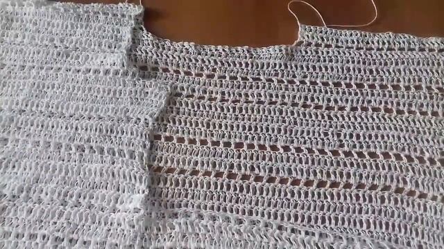 Мужская белая футболка крючком // Men's crocheted t-shirt.