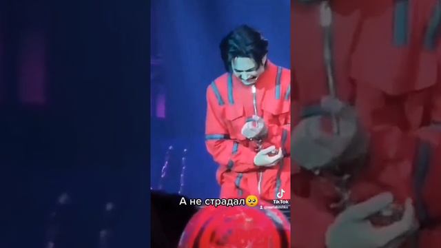 Билд улыбается и плачет смотреть онлайн