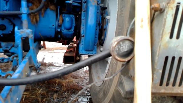 Проверка и зарядка аккумулятора на Т-40, доводим плотность 1,27 после кипения. смотреть онлайн