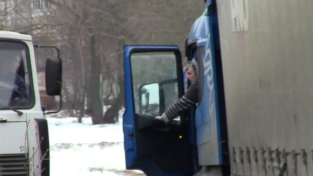 Фура в жилой зоне ( 09.02.16 г. ) смотреть онлайн