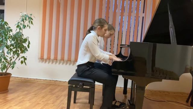 И.Мошковский Испанский танец. Тетерина Алина,Сидорова Алена