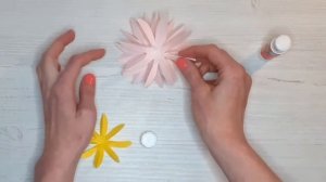 Кувшинка из бумаги